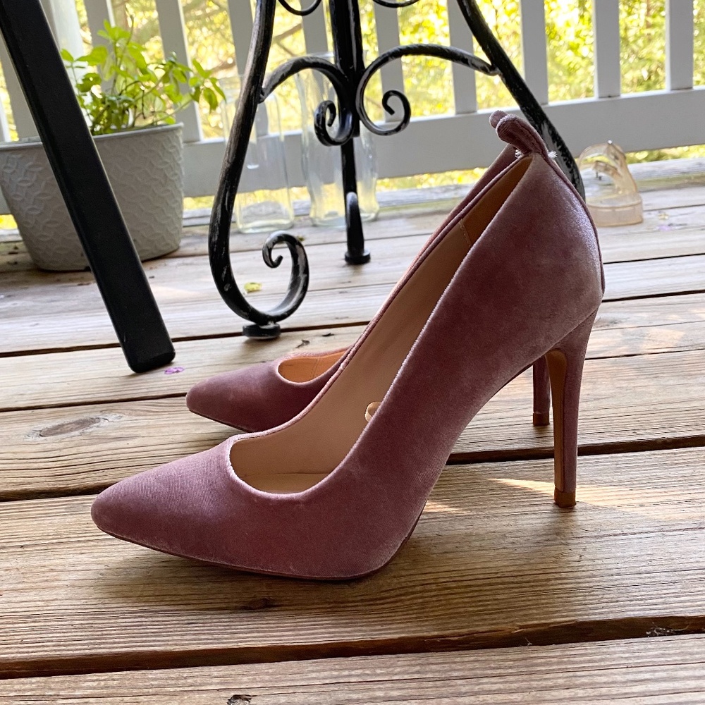 Vintage Rose Velvet Pumps